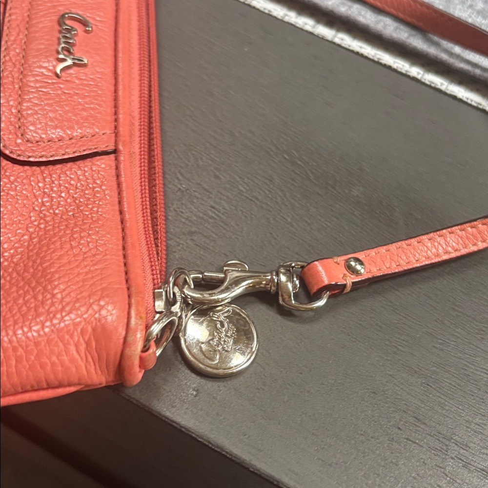 Beautiful zip coach wristlet. Silver hardware places for credit cards and cash - Picture 4 of 8